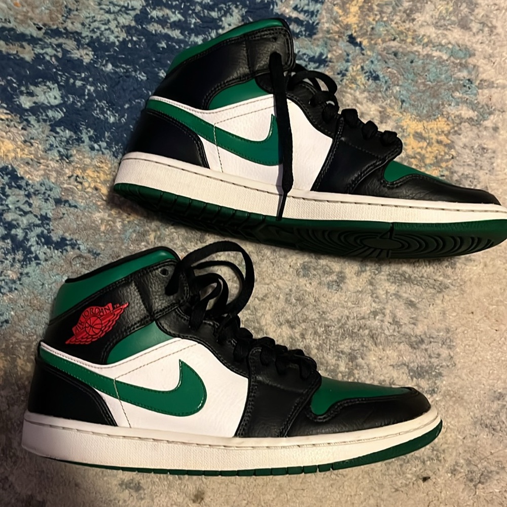 Nike Jordan 1 retro mid pine green “green toe”.  Size 9.
